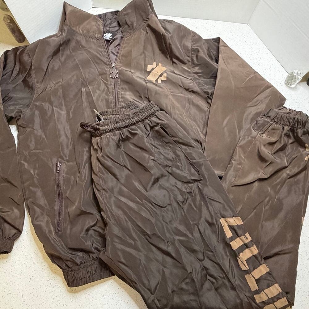 Zillionaire Windbreaker/Tracksuit set Browm Size Medium